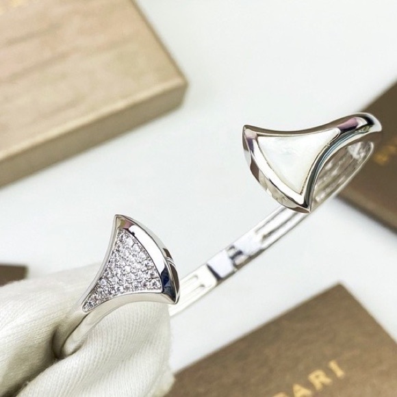 Women's BVLGARI 925 Silver Paved Diamond & Mother-of-Pearl Fan Cuff Bangle - Picture 3 of 4